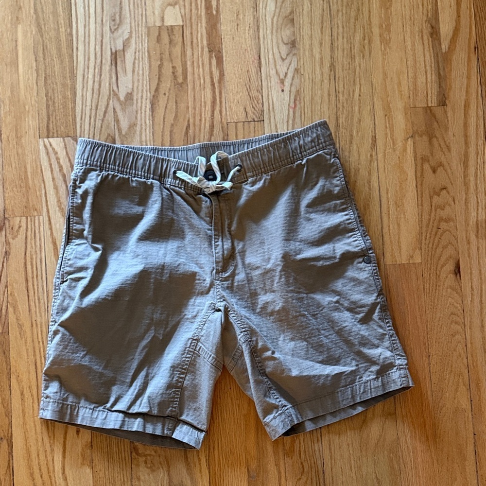 Vuori sz S Beige Drawstring Casual Shorts many pockets great condition